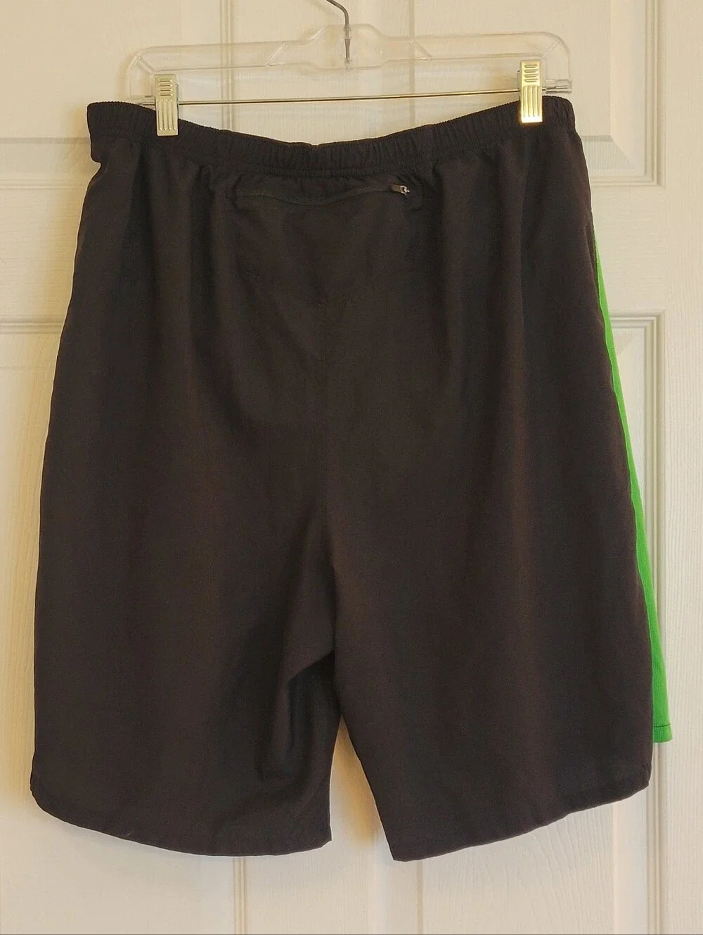 The North Face Men’s Black & Green Athletic Shorts
